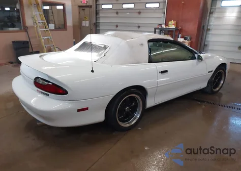 1996 Chevrolet Camaro Z28 z USA, uszkodzony, nr VIN 2G1FP32P0T2151465